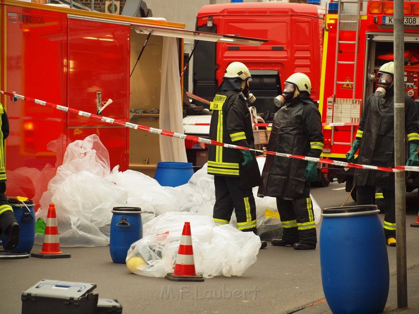 Weisses Pulver im Buero gefunden Koeln Porz Mitte Hauptstr P385.JPG